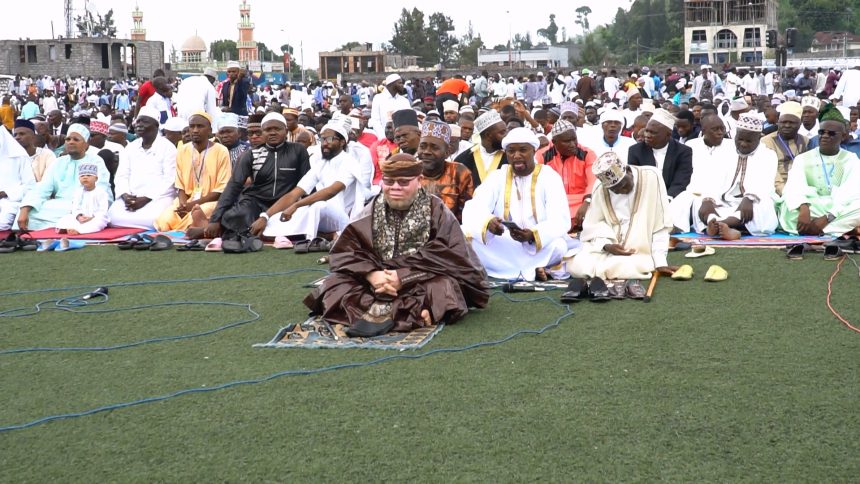 Prière de musulmans pour la rupture du jeûne du mois de ramadan