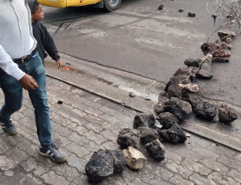 Photo d'illustration : Des grosses pierres mises dans les rues de Goma par les manifestants