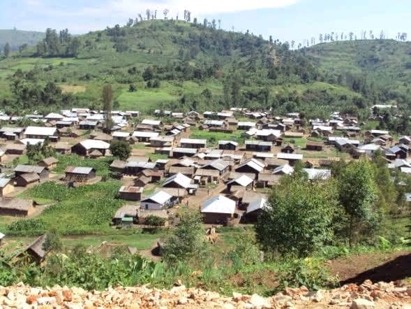 Vue aérienne du village de KAHIRA dans le territoire de Masisi