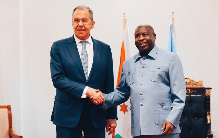 Ministre des Affaires Étrangères, Sergueï Lavrov de la Fédération de Russie s’est rendu à Bujumbura, au Burundi où il s’est entretenu avec SEM le Président Evariste Ndayishimiyé