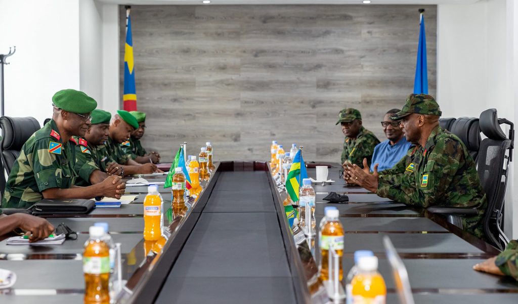 Photo d'illustration : Le chef d'état-major des FARDC, le général Célestin Mbala Mussense est en visite officielle au Rwanda