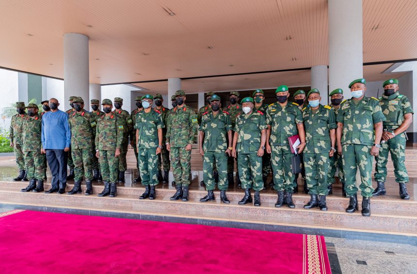 Le chef d'état-major des FARDC, le général Célestin Mbala Mussense est en visite officielle au Rwanda