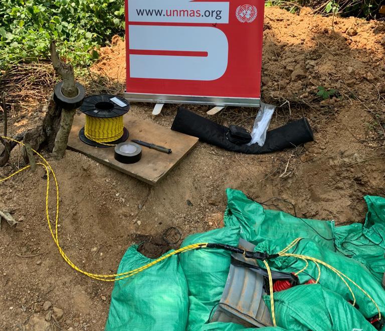 Le service de la lutte anti-mine des Nations-Unies détruit une bombe découverte dans un champ à Kididiwe