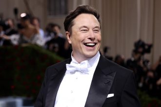 Elon Musk cofondateur et président-directeur général de la société astronautique SpaceX et directeur général de la société automobile Tesla