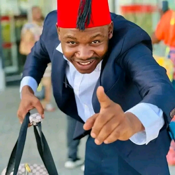 L'artiste comédien tanzanien kicheche selling makoti.