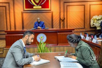 Le ministre d’État des Émirats Arabes Unis signe un partenariat avec la Société aurifère du Kivu et du Maniema (SAKIMA)