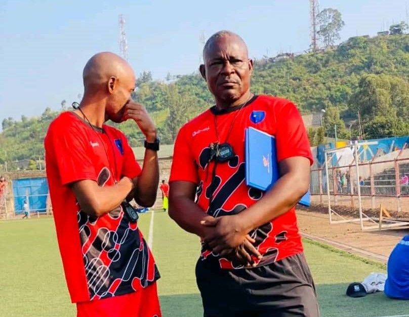 L'entraîneur Hitachi Monsemvula en ville de Goma de l'AS Dauphin noir 