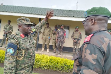 Le Commandant secteur opérationnel SOKOLA 1 Grand Nord, le Général Major KASONGO MALOBA Robert et son collègue du secteur opérationnel ITURI, le Général Major NYEMBO Abdallah