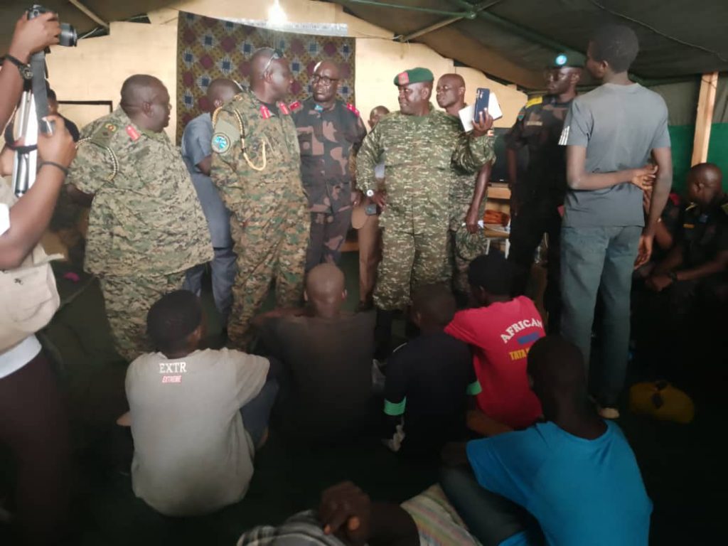 L'armée Ougandaise UPDF, a remis officiellement 30 personnes dont des ex combattants et otages des ADF/MTM à l'armée congolaise