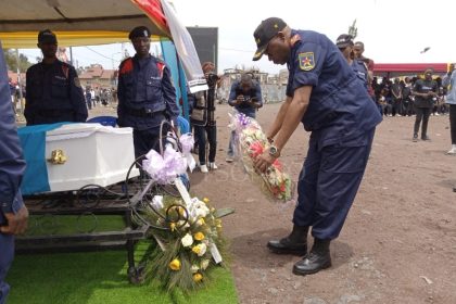 Enterrement du policier Kipapa Safari Pascal mort lapidé lors de la manifestation