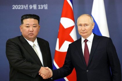 Les leaders charismatiques de la Corée du Nord Kim Jong Un et son homologue Vladimir Poutine