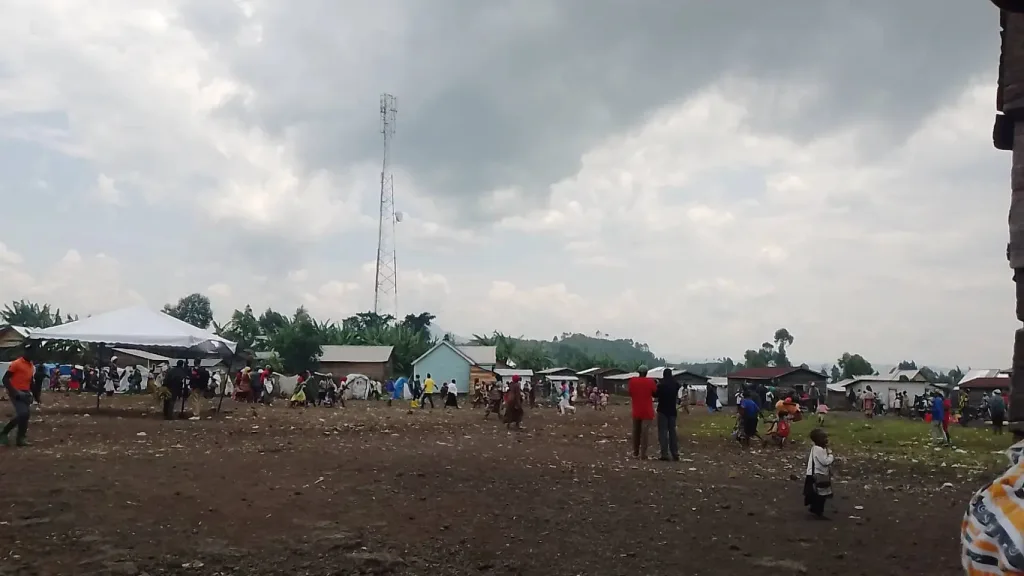 Plusieurs cabanes détruites par les eaux de pluie au camp de kanyaruchinya dans le territoire de Nyiragongo