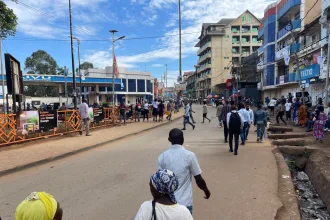 La majorité des axes routiers sont presque vides et sans véhicules. Des motos et des camions ne sont pas visibles dans la ville de Bukavu