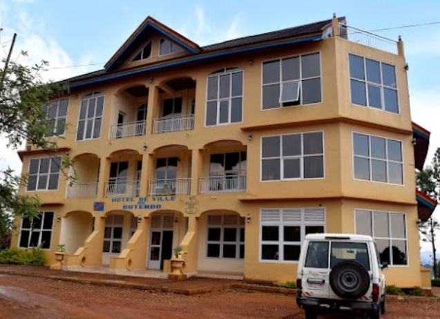 Photo de tiers : Vue de face de l'hôtel de ville de Butembo, au Nord-Kivu