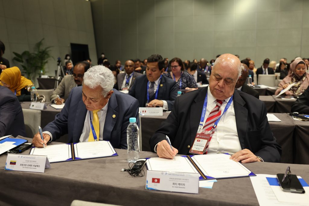 DPCW Conference_HWPL International Law Peace Committee Signing Joint statement on Conflict Resolution and Spreading a Culture of Peace on 19th