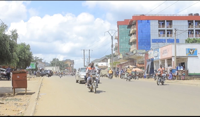 Boulevard Nyamwisi au centre-ville de Beni, près du supermarché Alpha