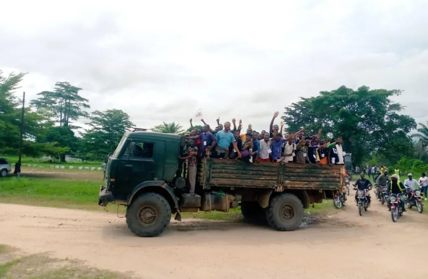 Un premier groupe d'étudiants prend la direction de Kisangani pour une formation paramilitaire
