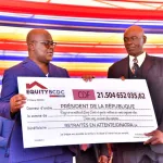 Félix TSHISEKEDI remet un chèque symbolique de plus de 21 milliards CDF pour la paie des retraités de l’ONATRA