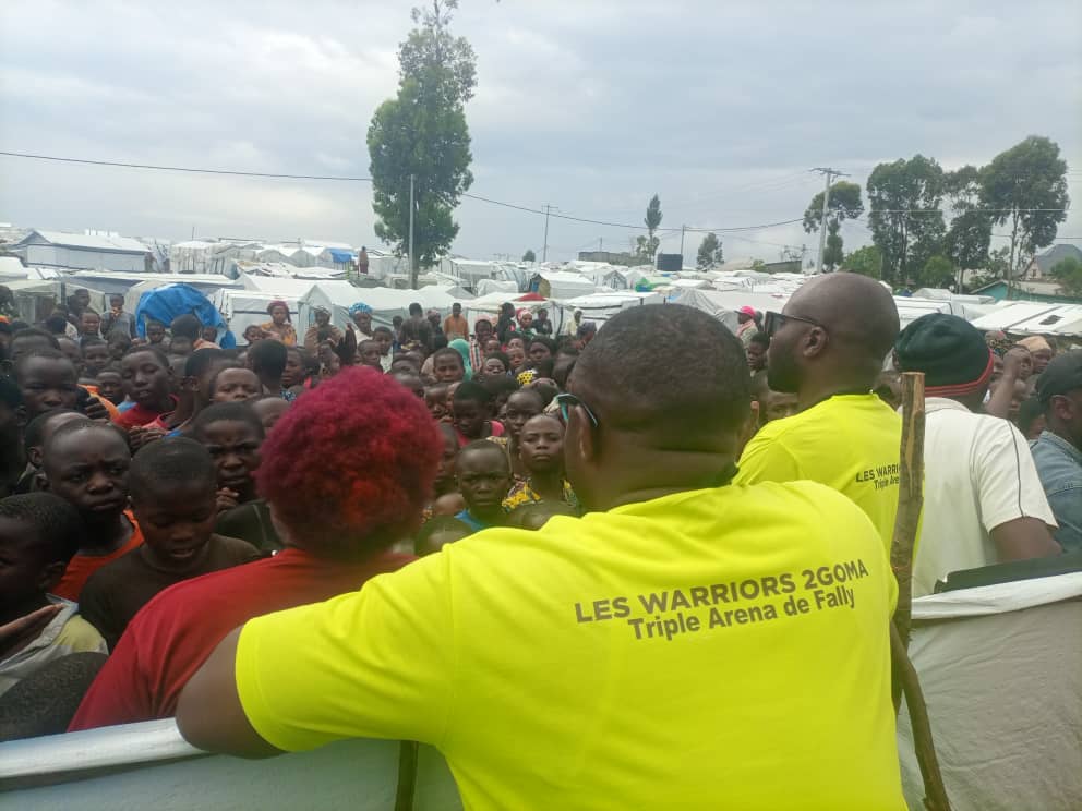 Les fans de Fally Ipupa de Goma au chevet des enfants déplacés du site Don Bosco Ngangi à Nyiragongo