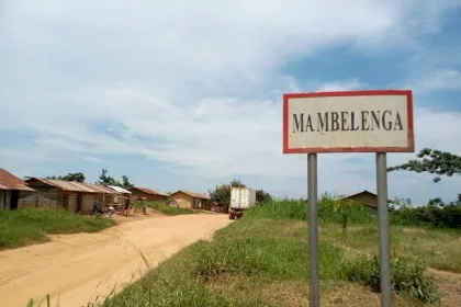 Photo d'illustration : entrée du village Mambelenga