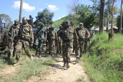 Le commandant du secteur opérationnel sokola 1, le général major Kasongo Maloba et sa suite sur terrain [Photo d'illustration]