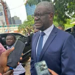 Le Dr Denis Mukwege après avoir voté dans la ville de Kinshasa a Gombe