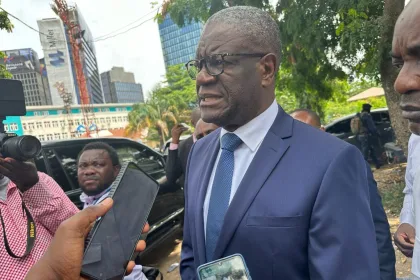 Le Dr Denis Mukwege après avoir voté dans la ville de Kinshasa a Gombe