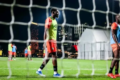 Le défenseur international congolais Dylan Batubinsika est suspendu pour le premier match de la phase finale de la CAN
