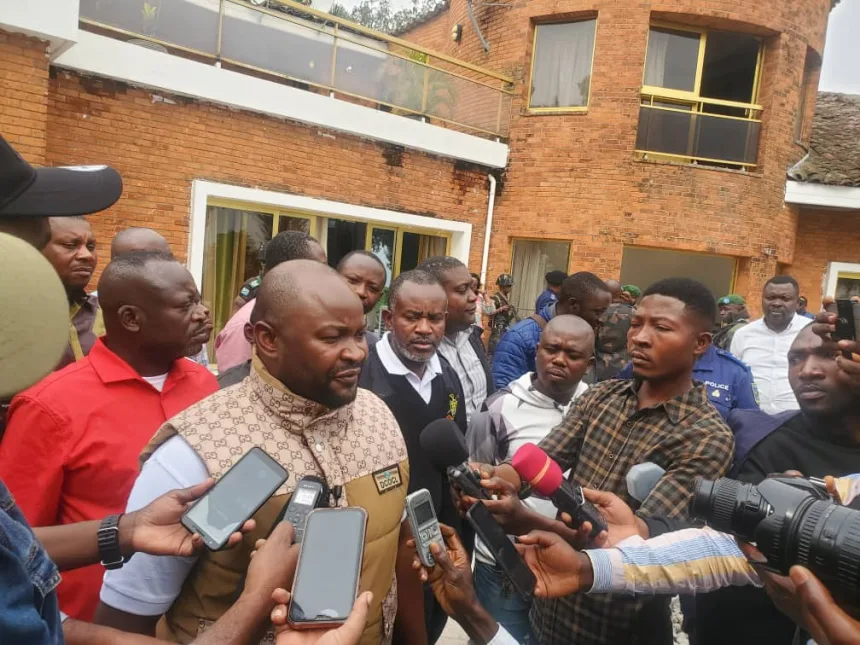 Les membres de la société civile devant le bureau du gouverneur, la décision du maire de Goma d'interdire la circulation des motos après 18 heures [Photo d'illustration]