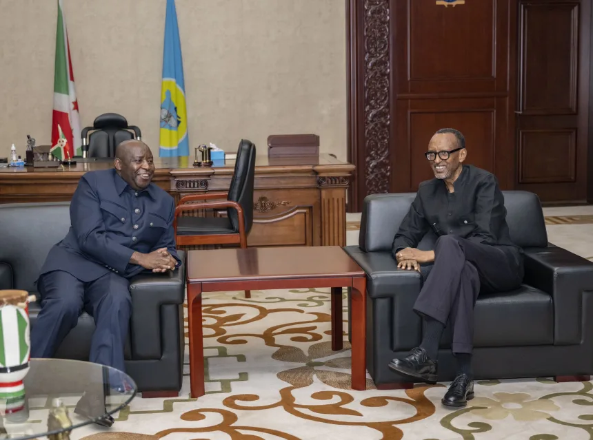 Le président Rwandais Paul Kagame a rencontré le président burundais Evariste Ndayishimiye, qui est également président de l'EAC