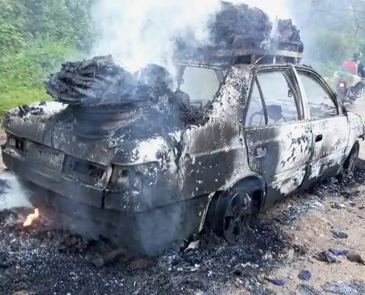 Des présumés rebelles de l’Allied democratic forces (ADF) ont encore incendié 3 véhicules sur la route Beni-Kasindi (Nord-Kivu), ce mardi 21 juin 2022