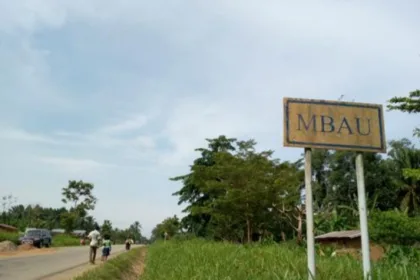 La RN4 à l'entrée de Mbau, en territoire de Beni.