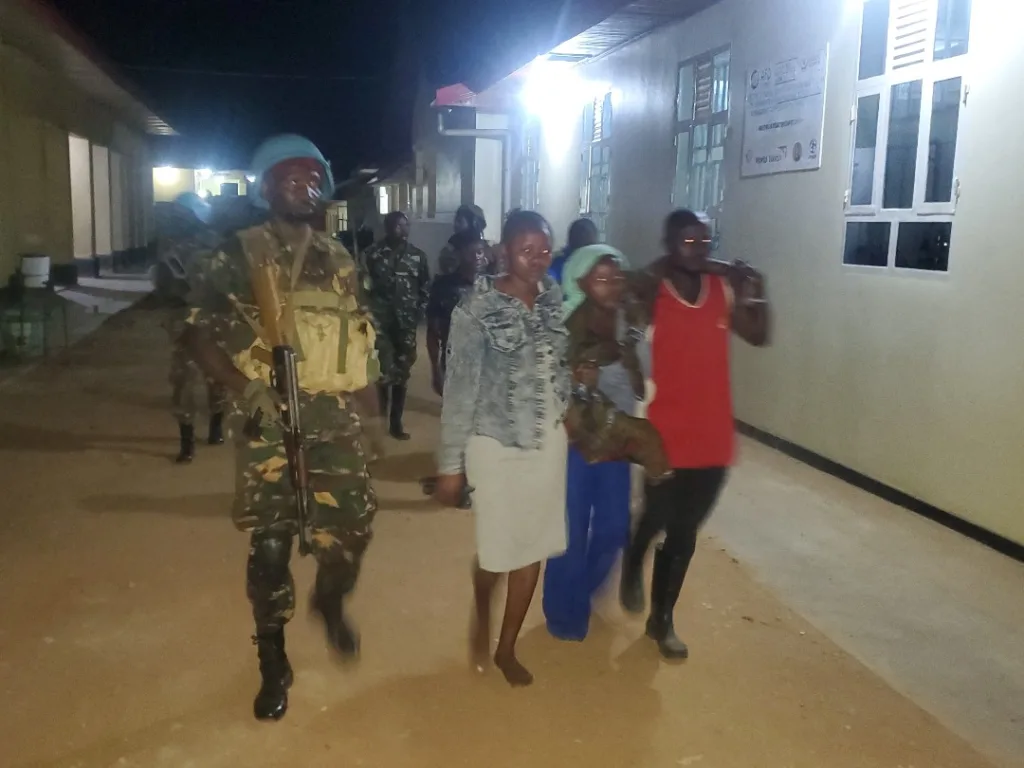 Des blessés secourus par les casques bleus après l'attaque ADF à Nzuma-Mavivi