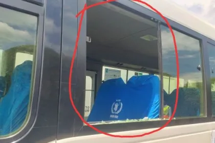 Un minibus de l'UNHAS touché par une balle