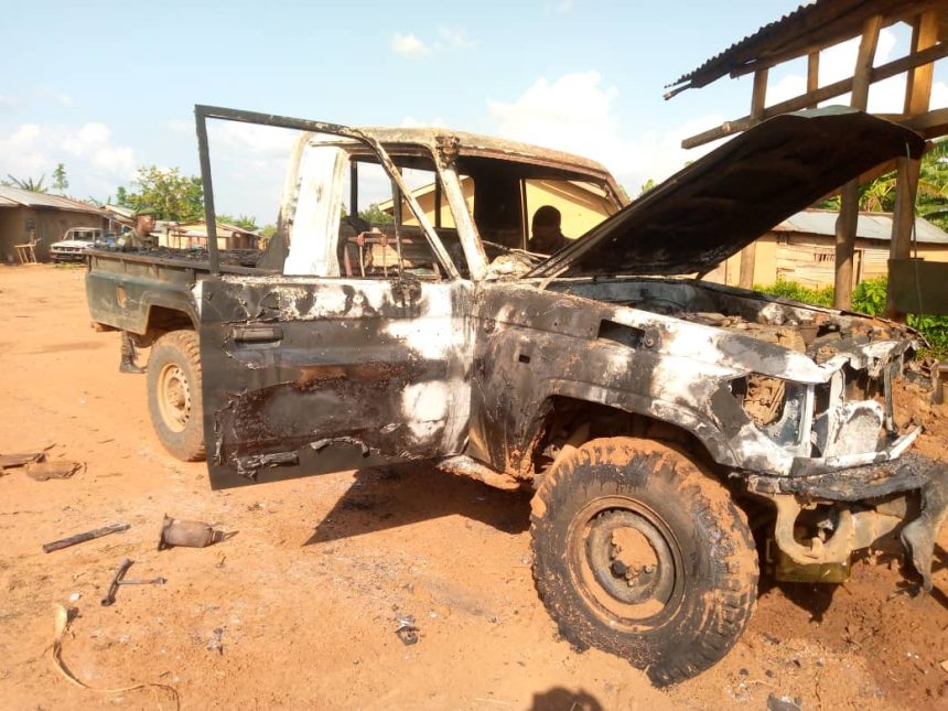 Deux jeeps incendiées et un militaire UPDF tué dans une attaque ADF près de Mangina